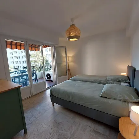Centre Avec Parking Et Terrasse Апартаменты